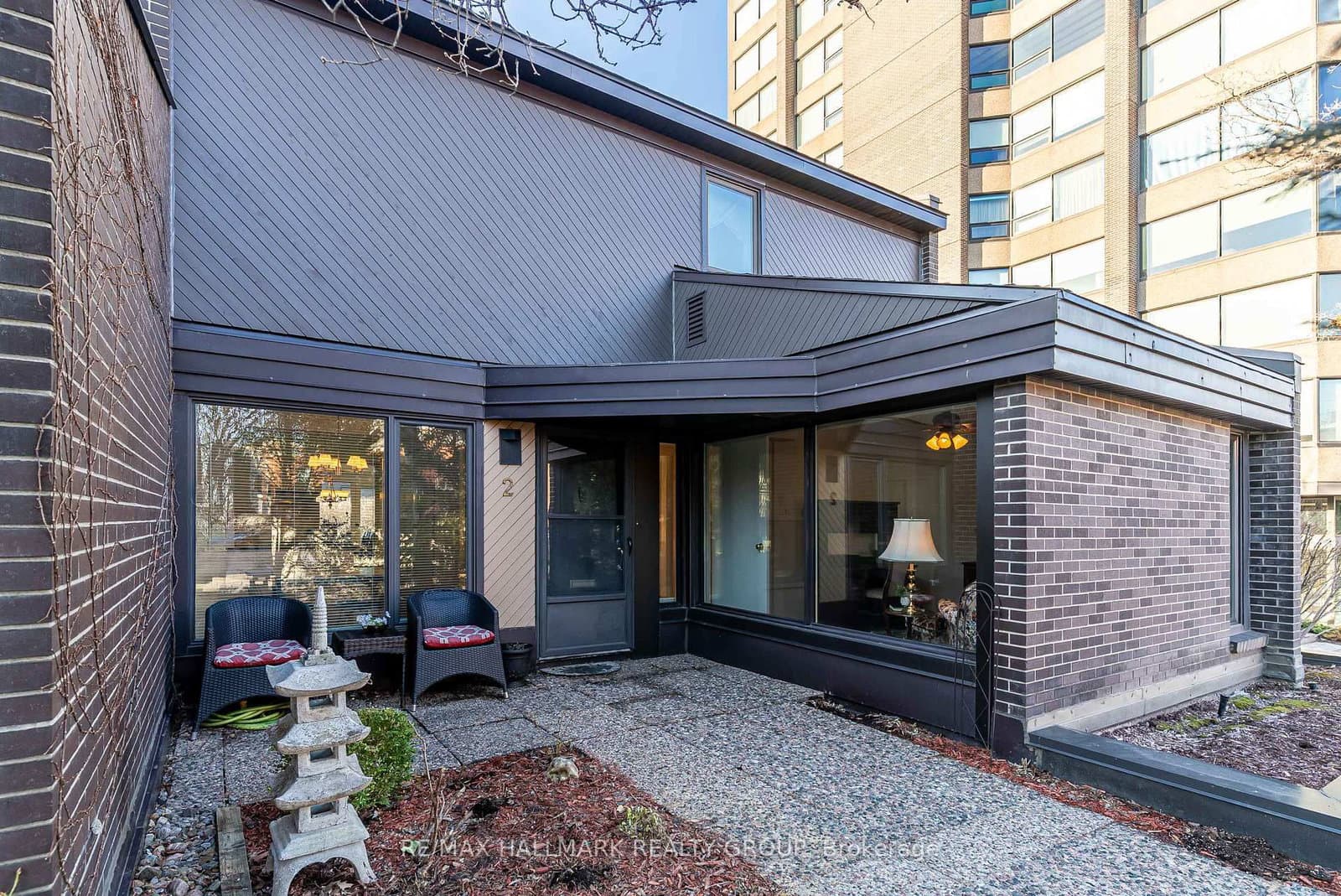 TH2 - 300 Queen Elizabeth Drive, Ottawa, ON — photo 3