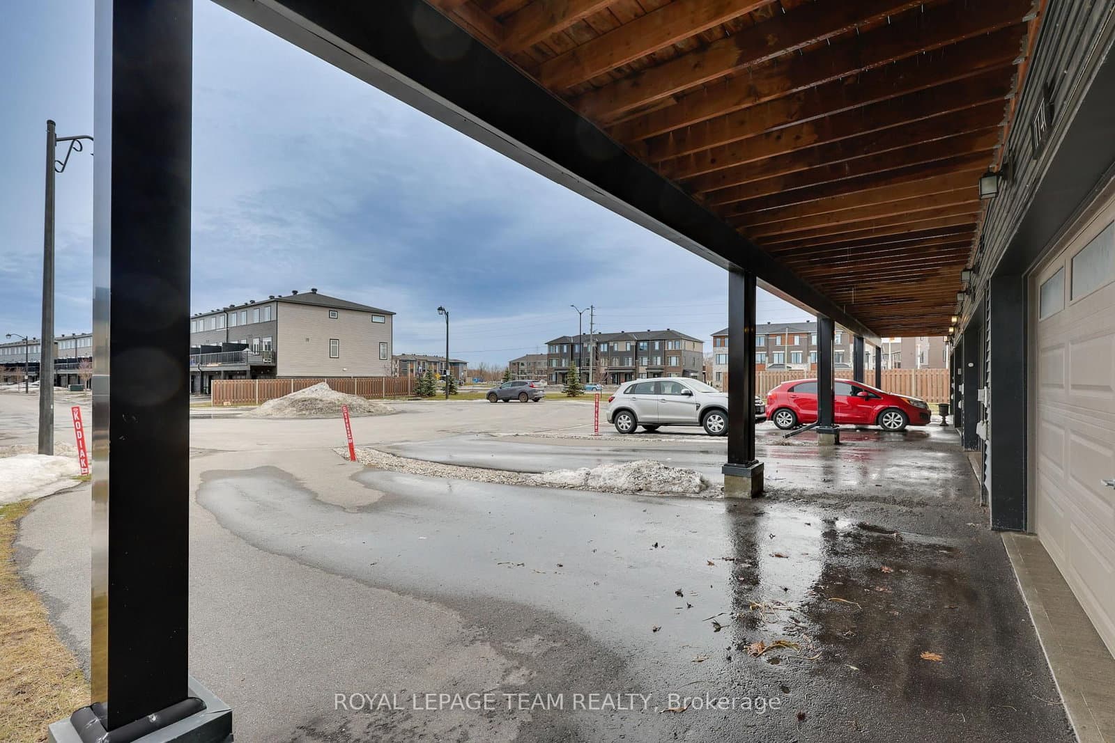 1140 Speedvale Court, Kanata, ON — photo 2