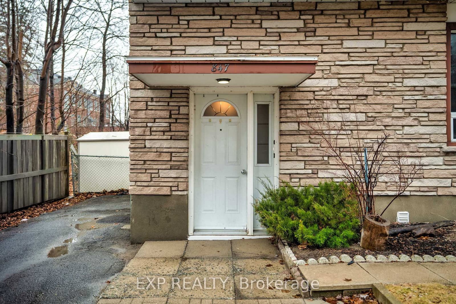 847 Pinewood Crescent, Ottawa, ON — photo 2