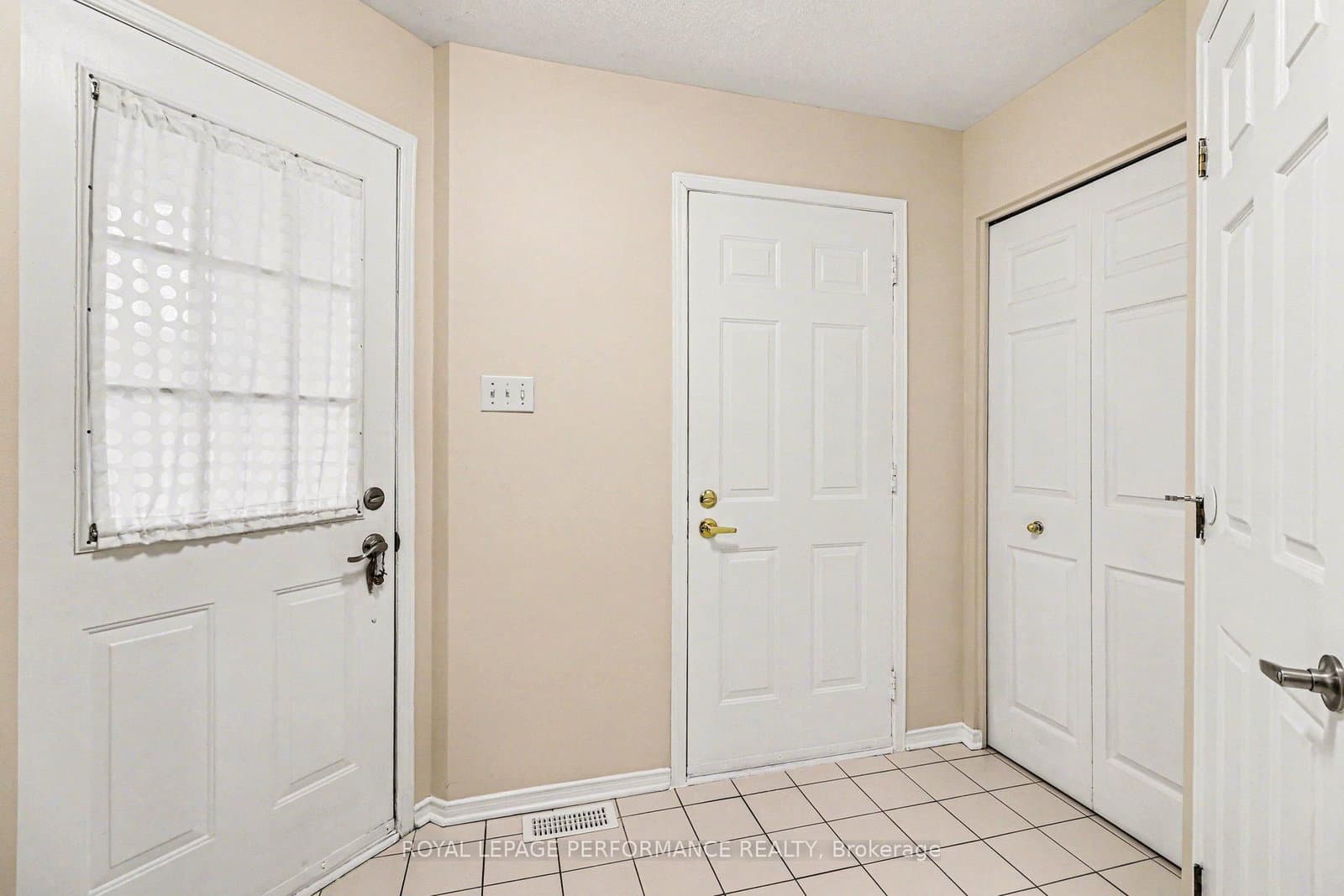 897 Paradise Crescent, Ottawa, ON — photo 3