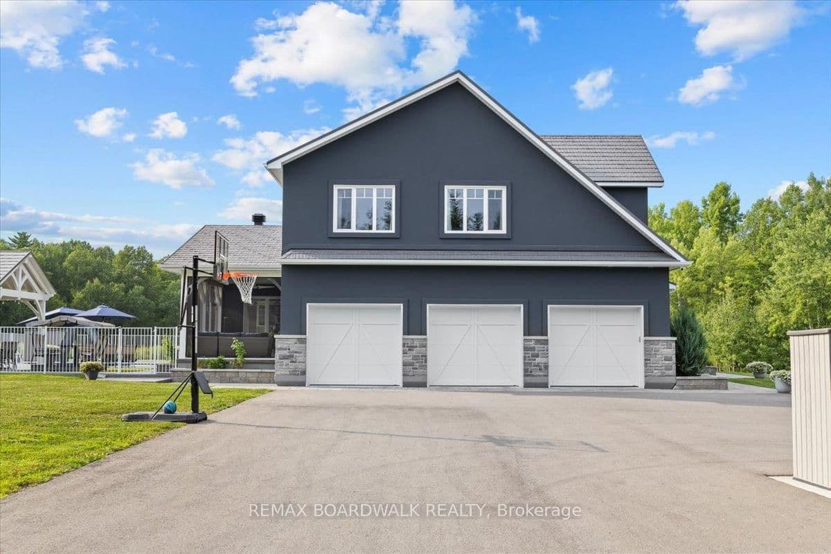 2440 Emmett Road, Cumberland, ON — photo 2