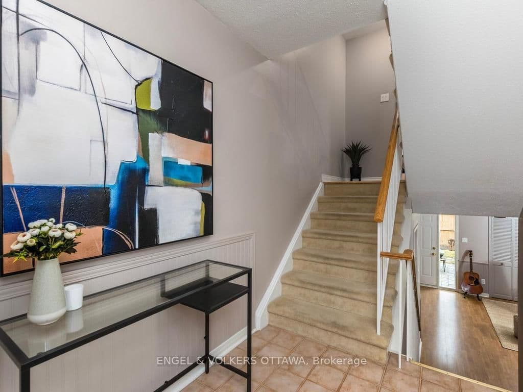 31 Castlegreen Private, Ottawa, ON — photo 3