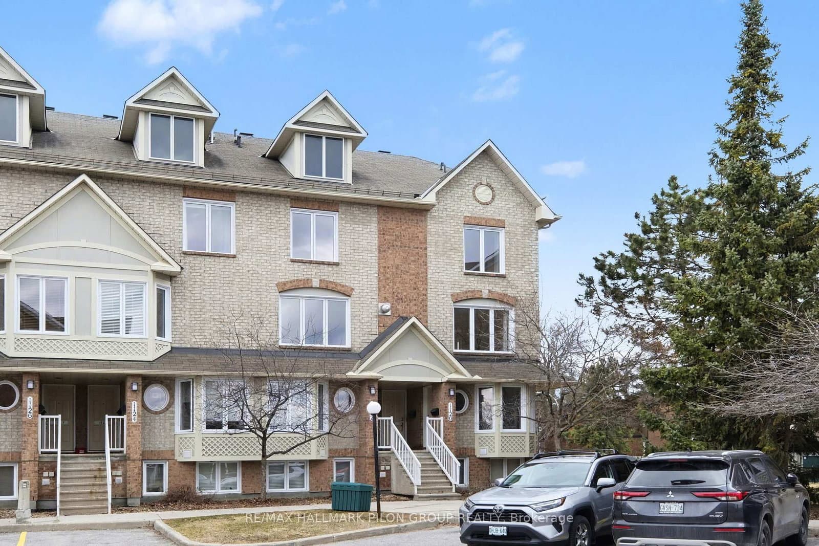 1121 Gablefield Private, Ottawa, ON