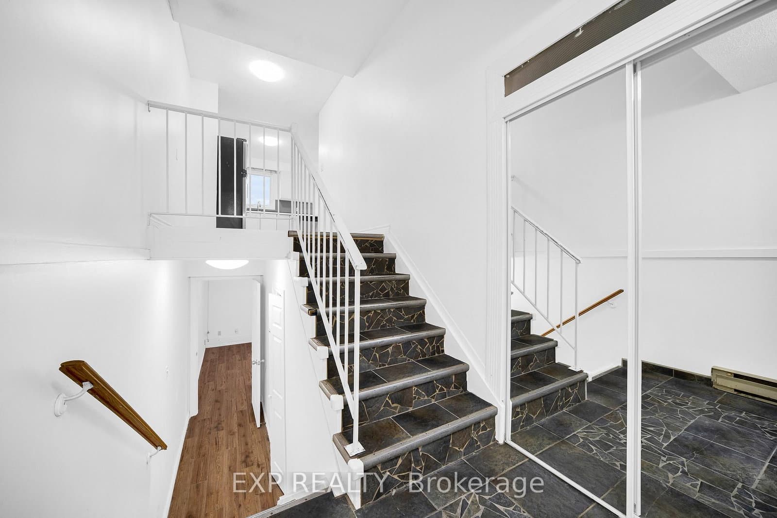 98 Castlegreen Private, Ottawa, ON — photo 3