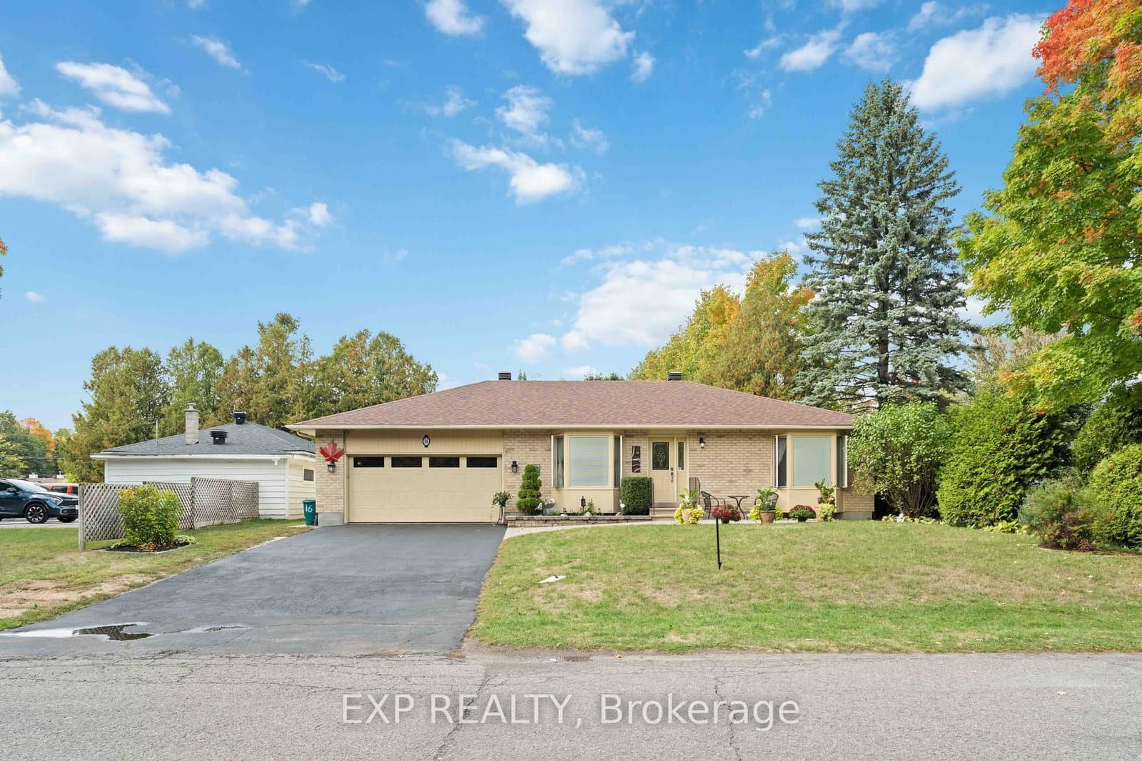 16 Evelyn Street, Stittsville, ON