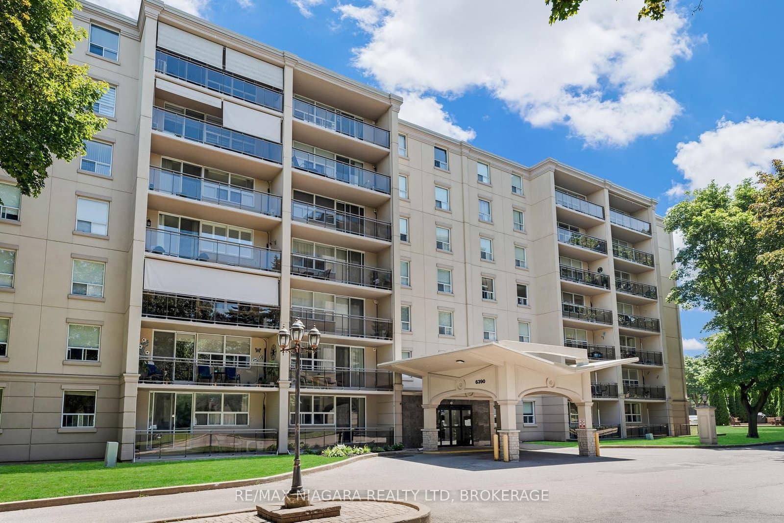 601 - 6390 Huggins Street, Niagara Falls, ON