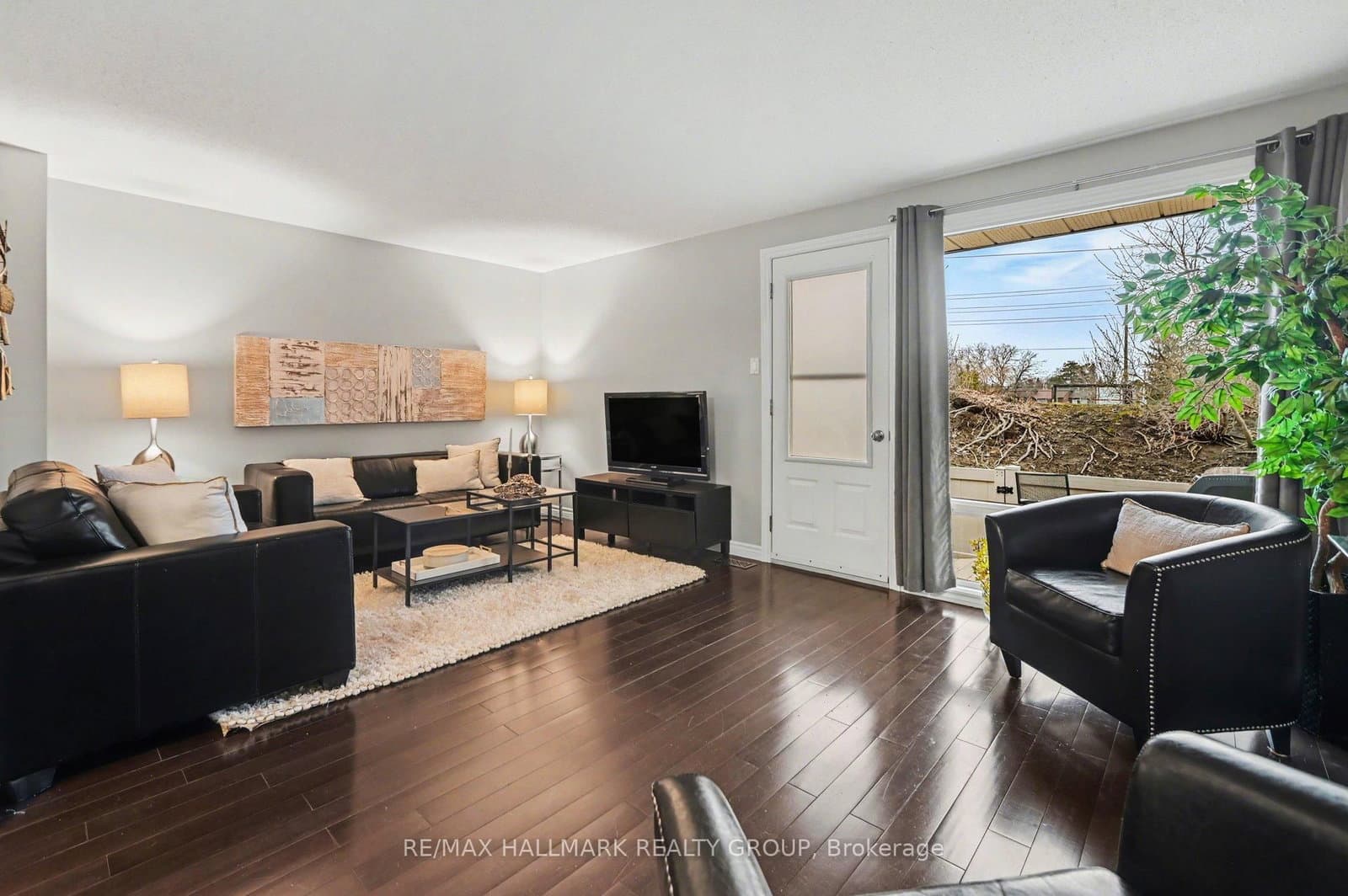 907E Elmsmere Road, Ottawa, ON — photo 3