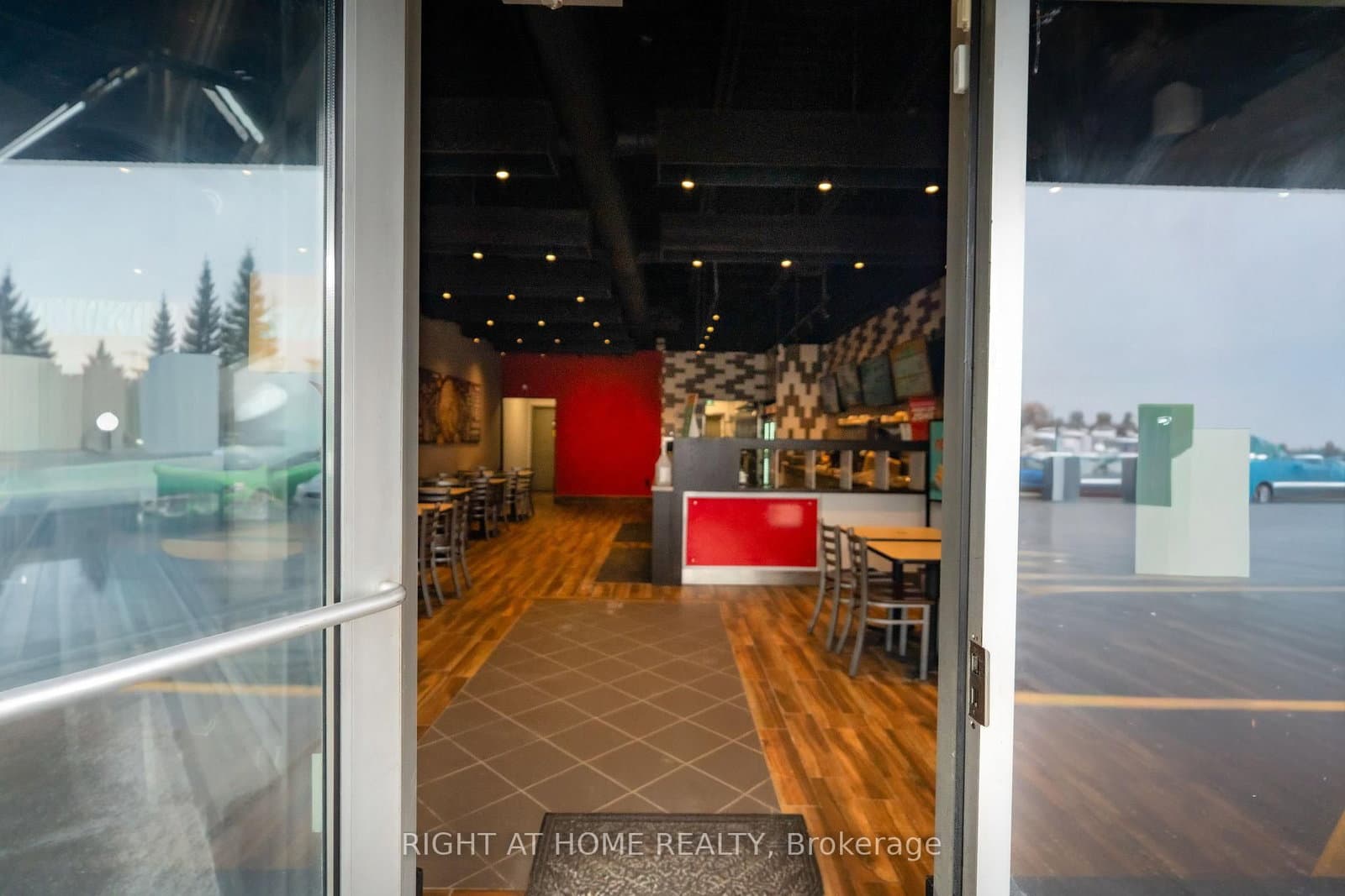 E11A - 2020 Lanthier Drive, Ottawa, ON — photo 3