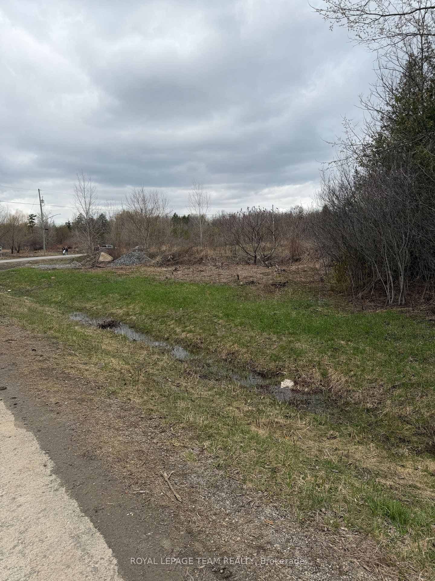 8050 Adam Baker Way, Metcalfe, ON — photo 2