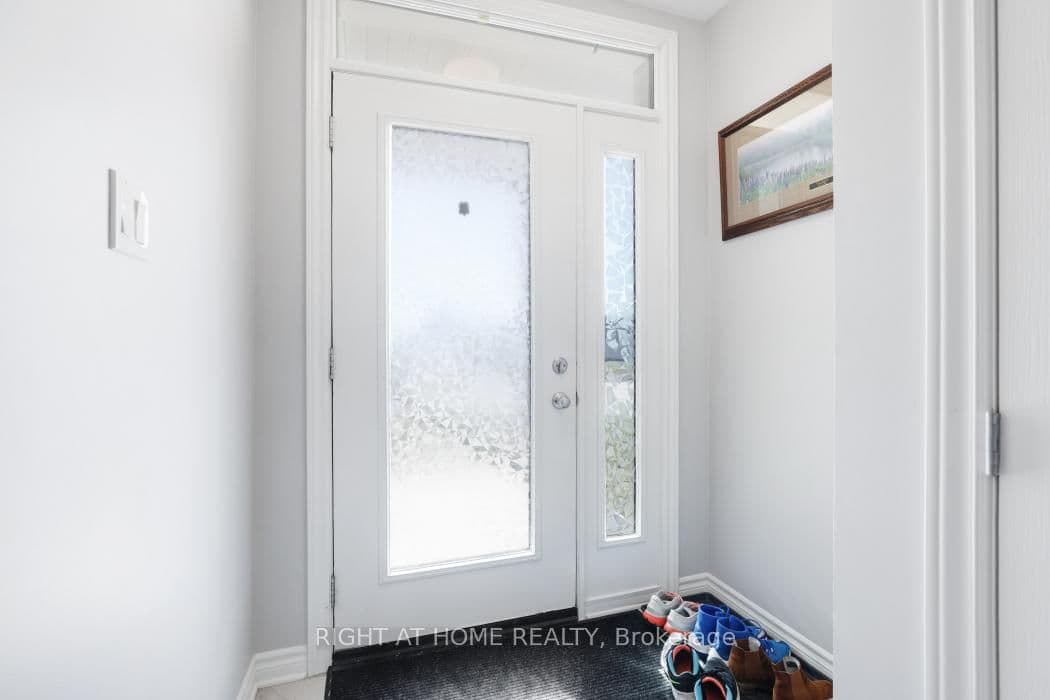 895 Antonio Farley Street, Orleans, ON — photo 3