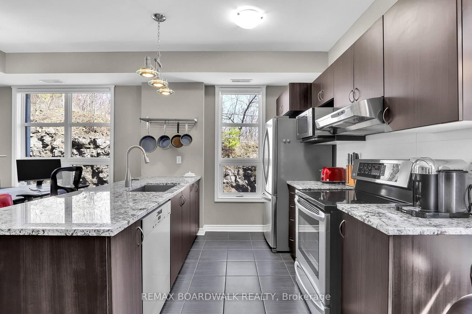 #202 - 230 Titanium Private, Ottawa, ON — photo 2