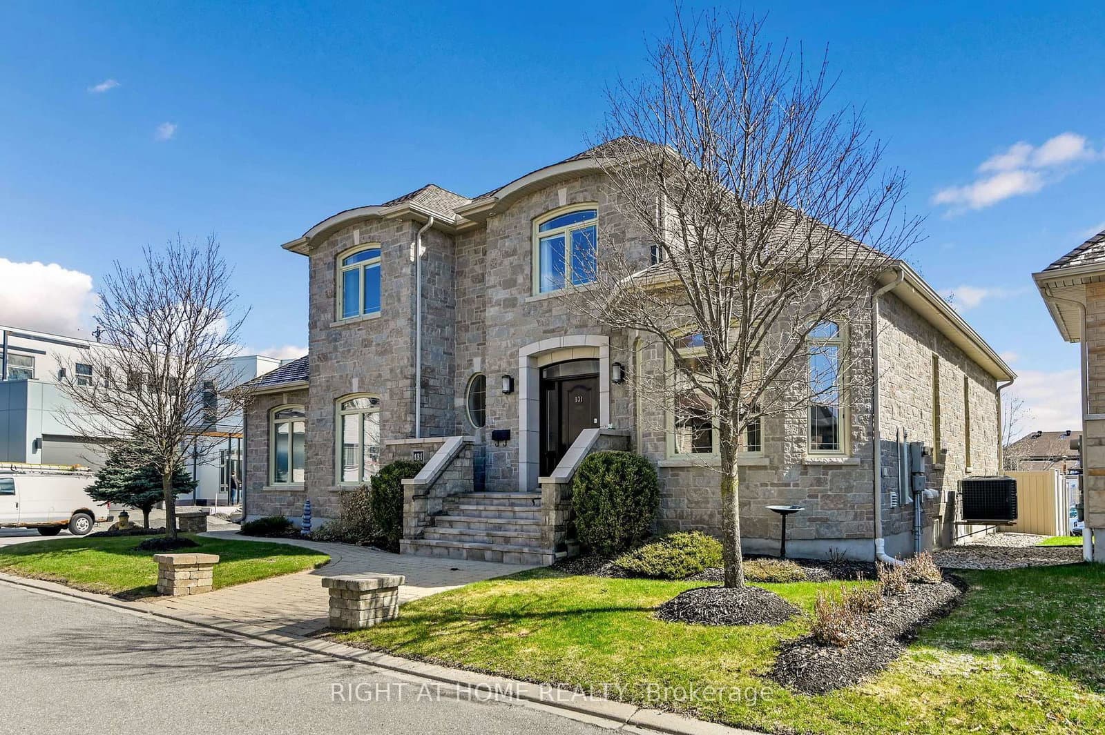 131 Issam Private, Ottawa, ON — photo 2