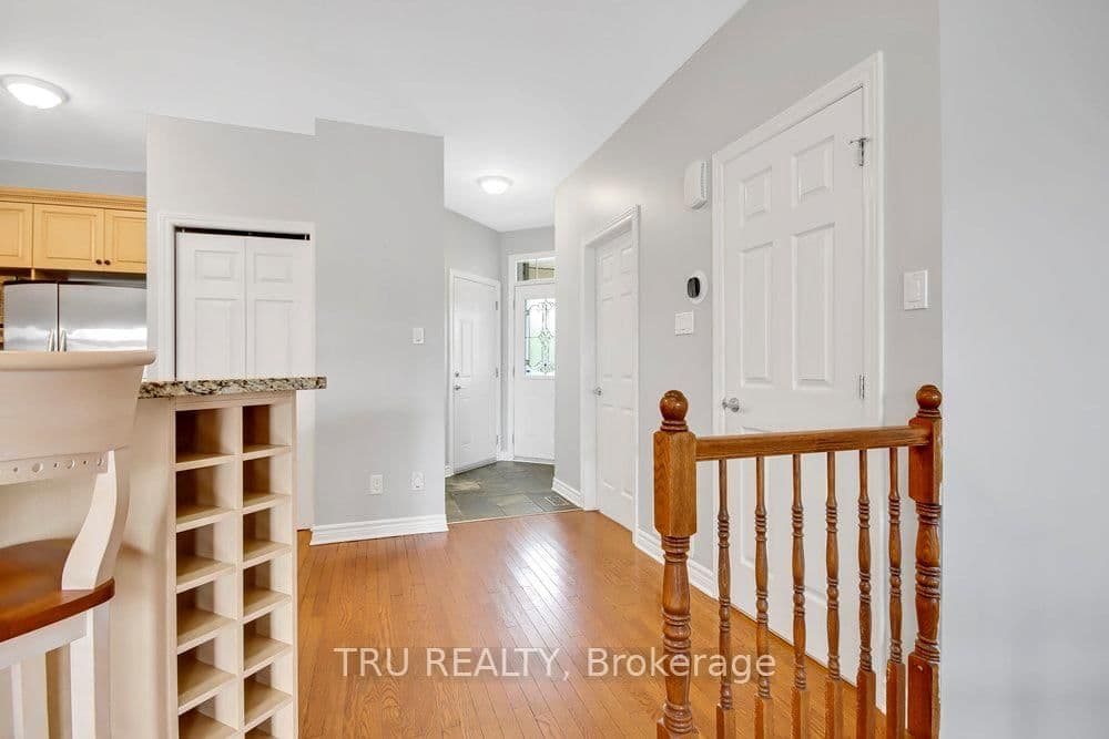 108 Villageview Private, Carp, ON — photo 2