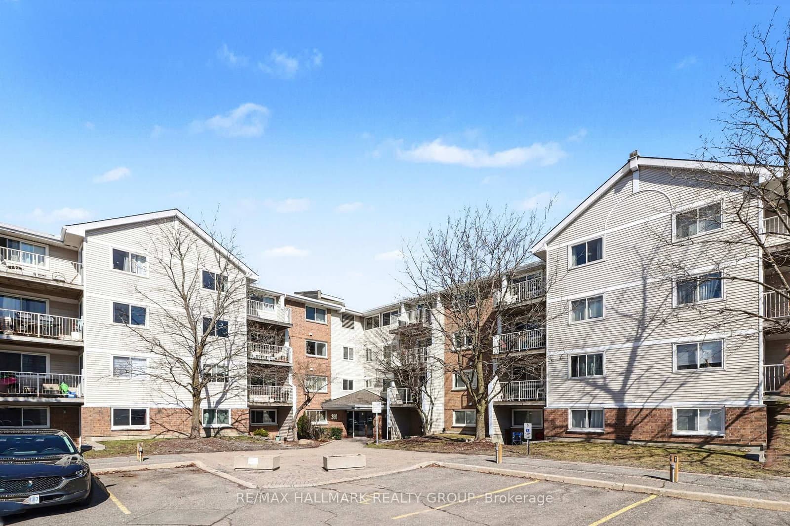 312 - 280 Brittany Drive, Ottawa, ON — photo 2