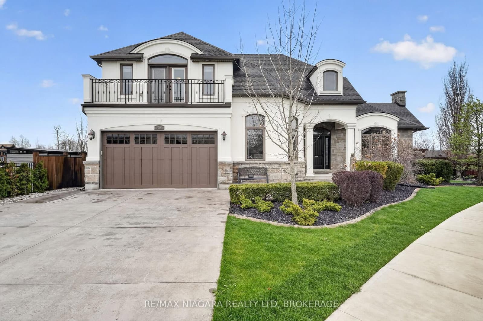 60 Mackenzie King Avenue, St. Catharines, ON — photo 2
