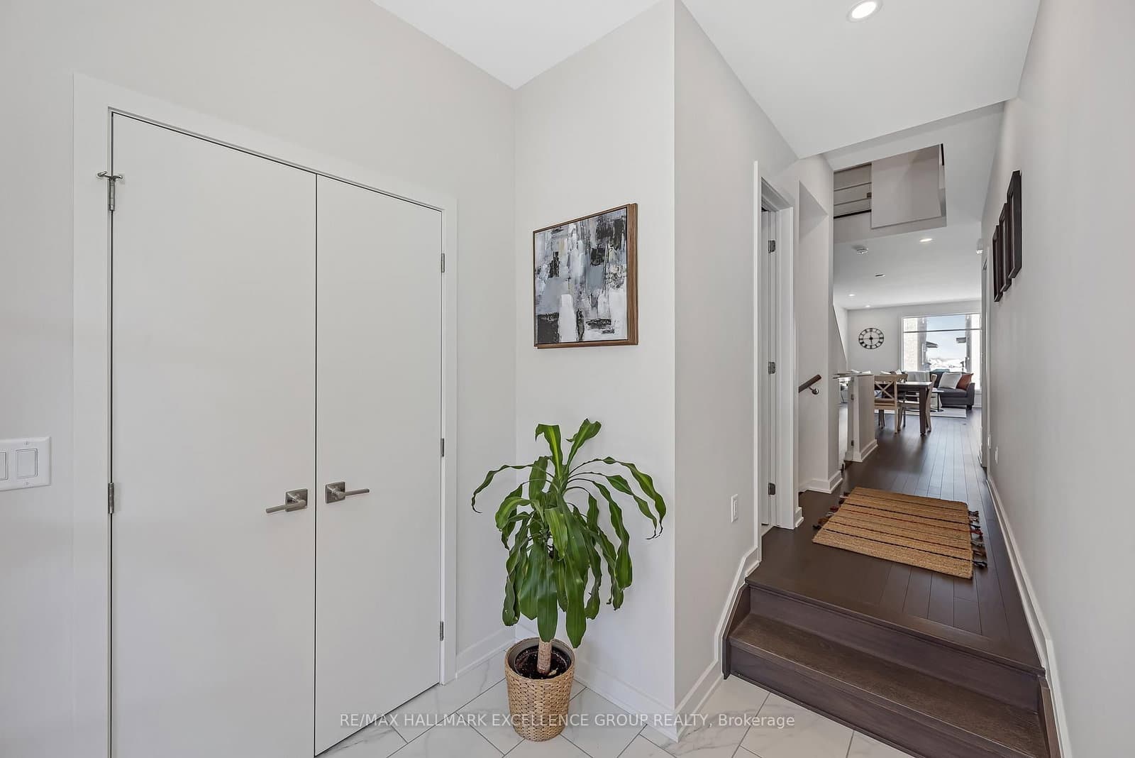 677 Honeydew Street, Ottawa, ON — photo 2