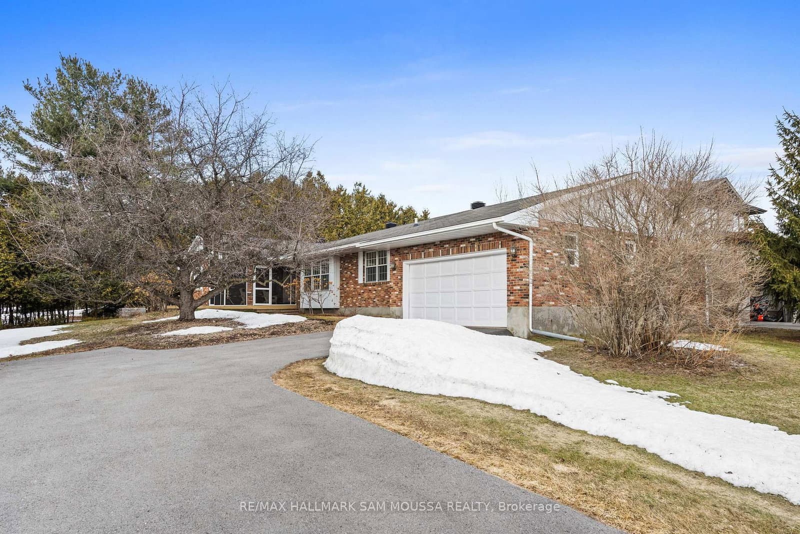 118 Juanita Avenue, Carp, ON — photo 2