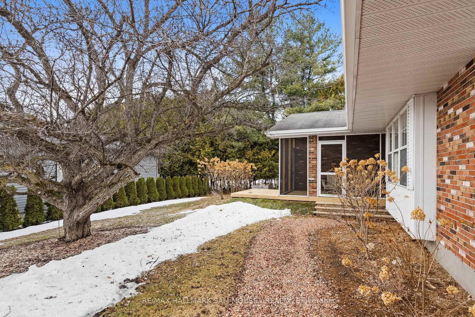 118 Juanita Avenue, Carp, ON — photo 3