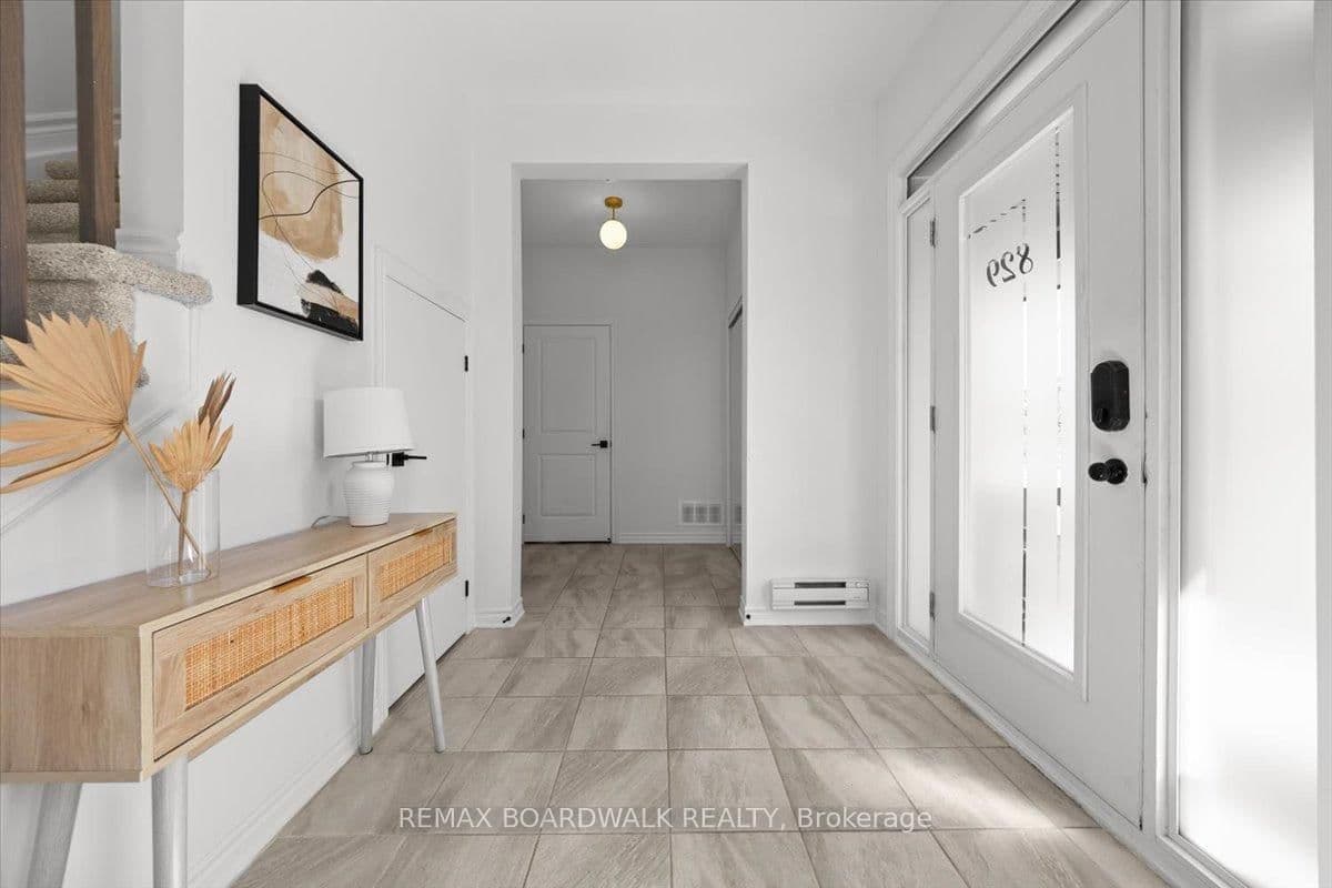 829 Kiniw Private, Ottawa, ON — photo 3