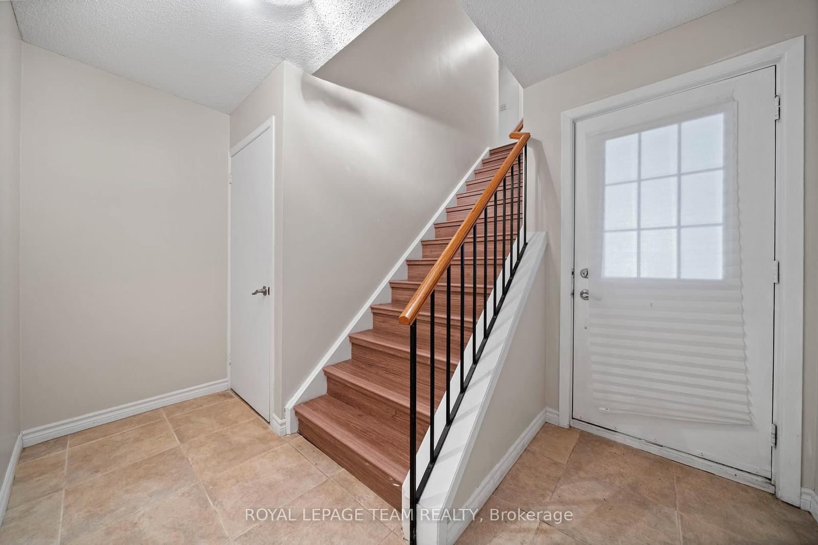 90 Haxby Private, Ottawa, ON — photo 3