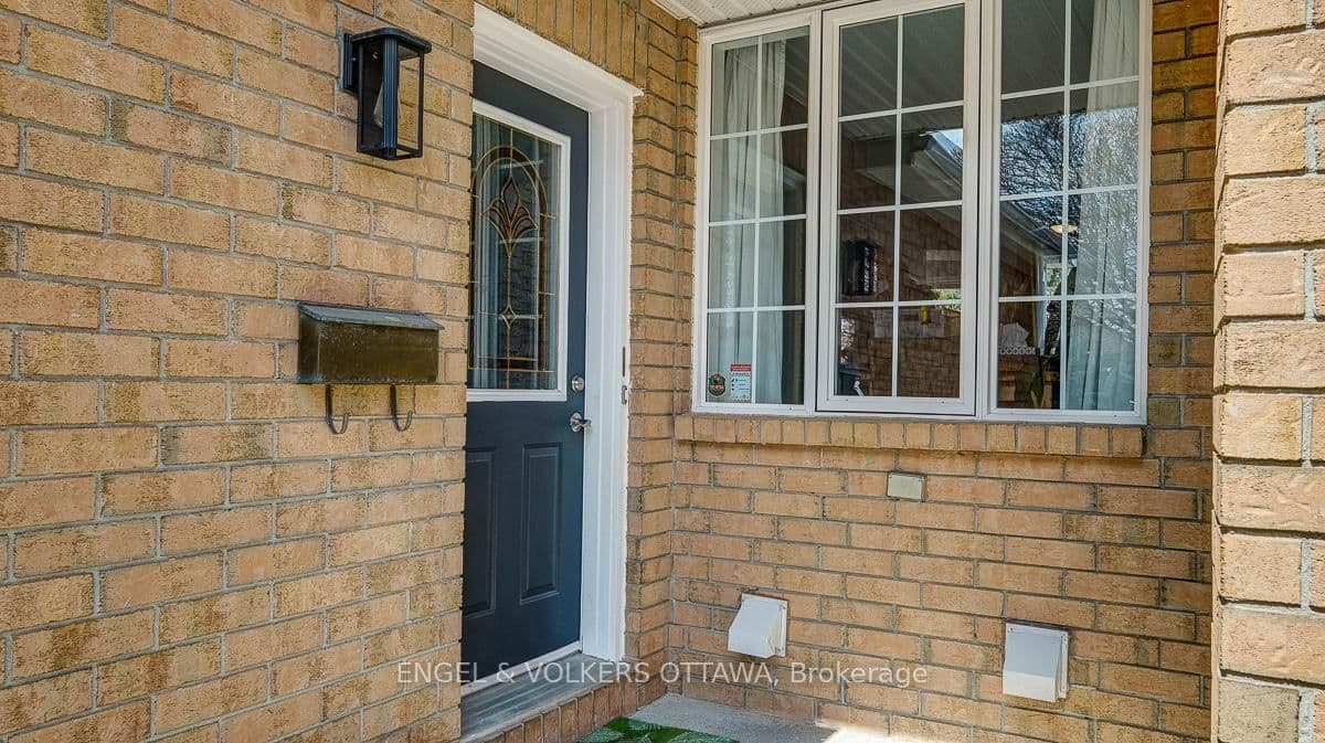 19 Mullcraft Crescent, Ottawa, ON — photo 2