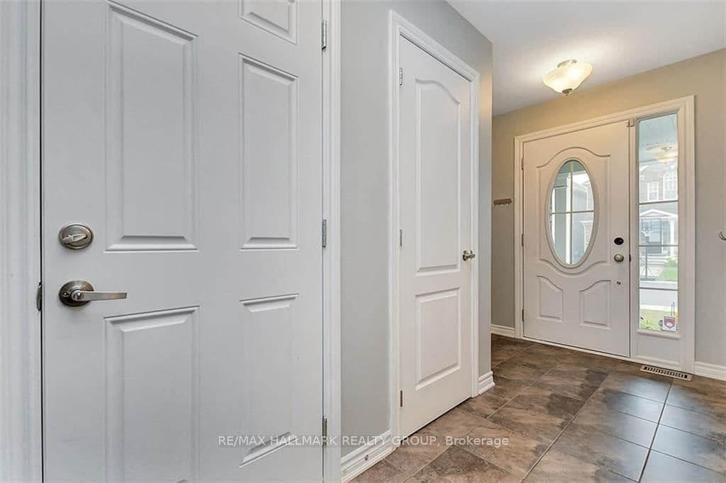 81 Switch Grass Crescent, Ottawa, ON — photo 2