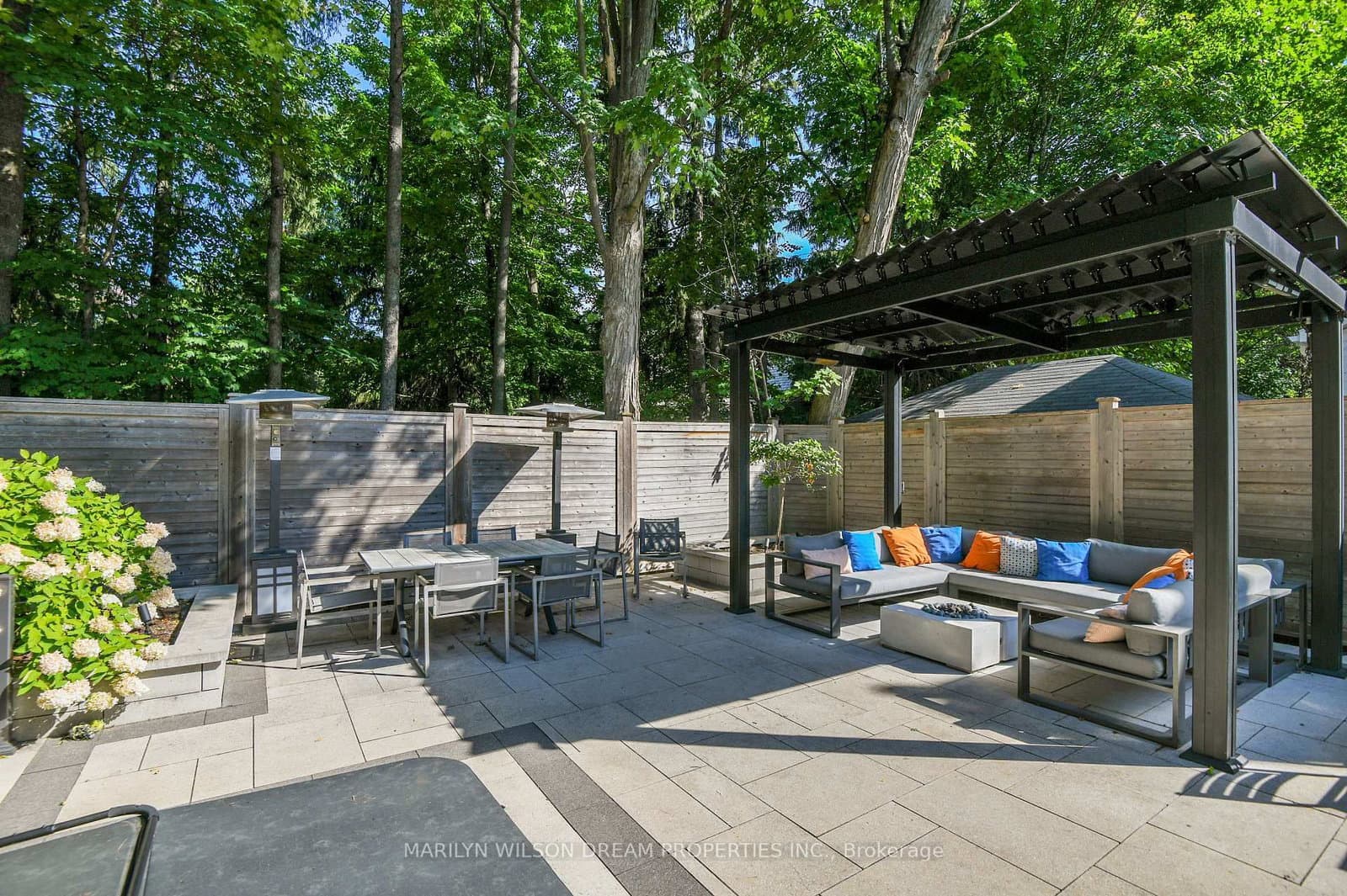 29 Mackinnon Road, Ottawa, ON — photo 2