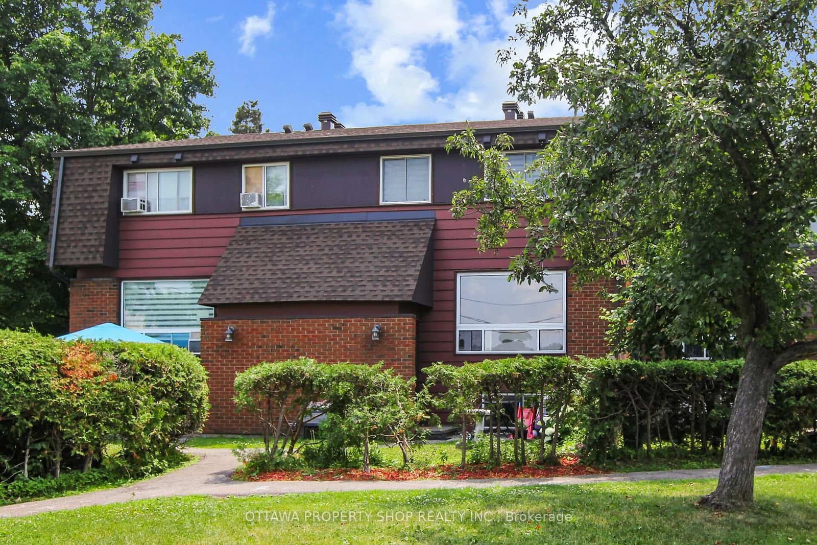 1F Banner Road, Ottawa, ON