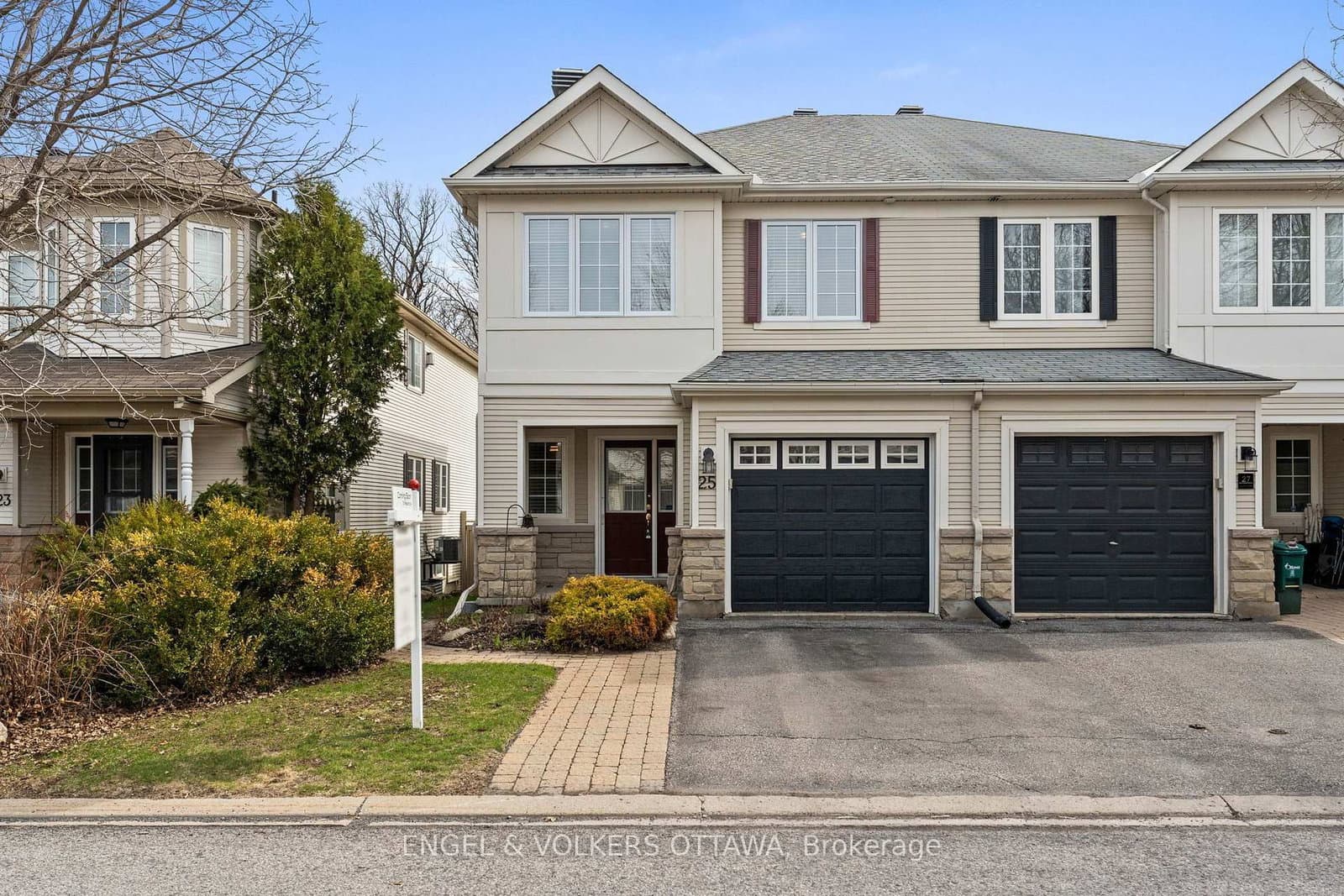 25 Goldthorpe Private, Ottawa, ON