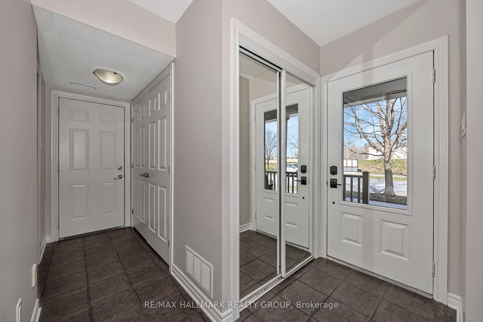 618 Martinique Lane, Ottawa, ON — photo 3