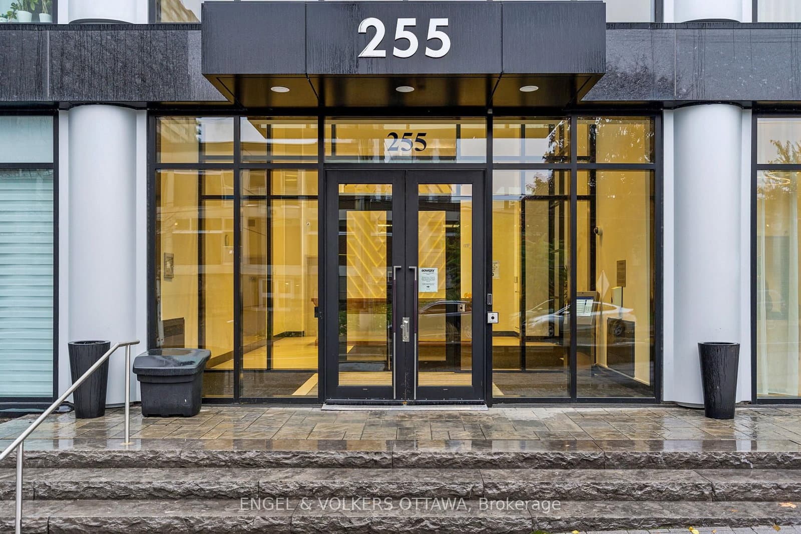 302 - 255 Bay Street, Ottawa, ON — photo 1