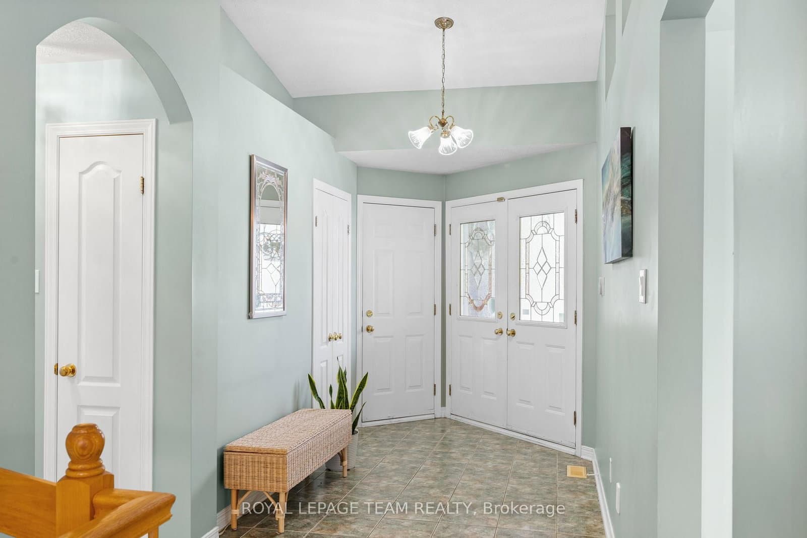 56 Coulson Court, Ottawa, ON — photo 2