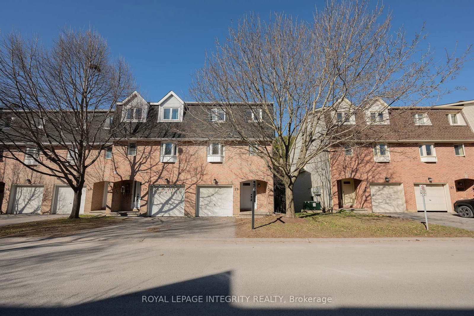 39 Lightfoot Place, Ottawa, ON — photo 2