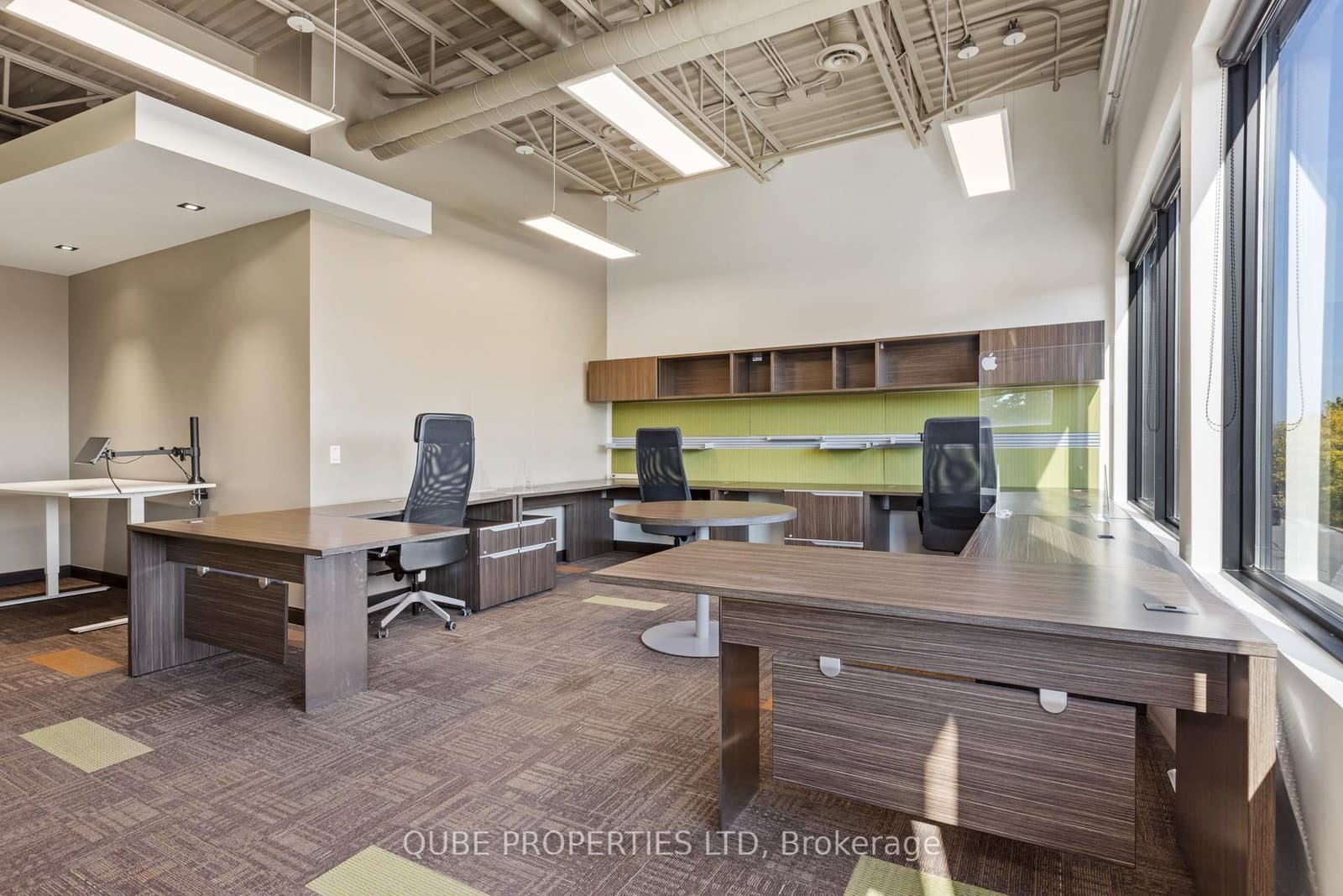 304/306 - 2310 St Laurent Boulevard, Ottawa, ON — photo 2