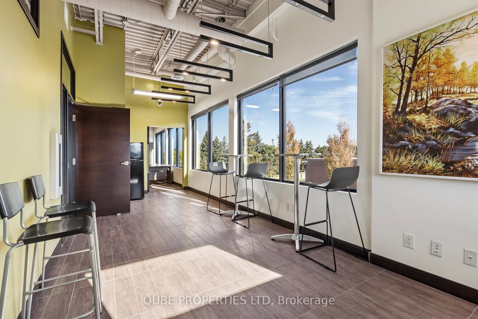 302-306 - 2310 St Laurent Boulevard, Ottawa, ON — photo 3