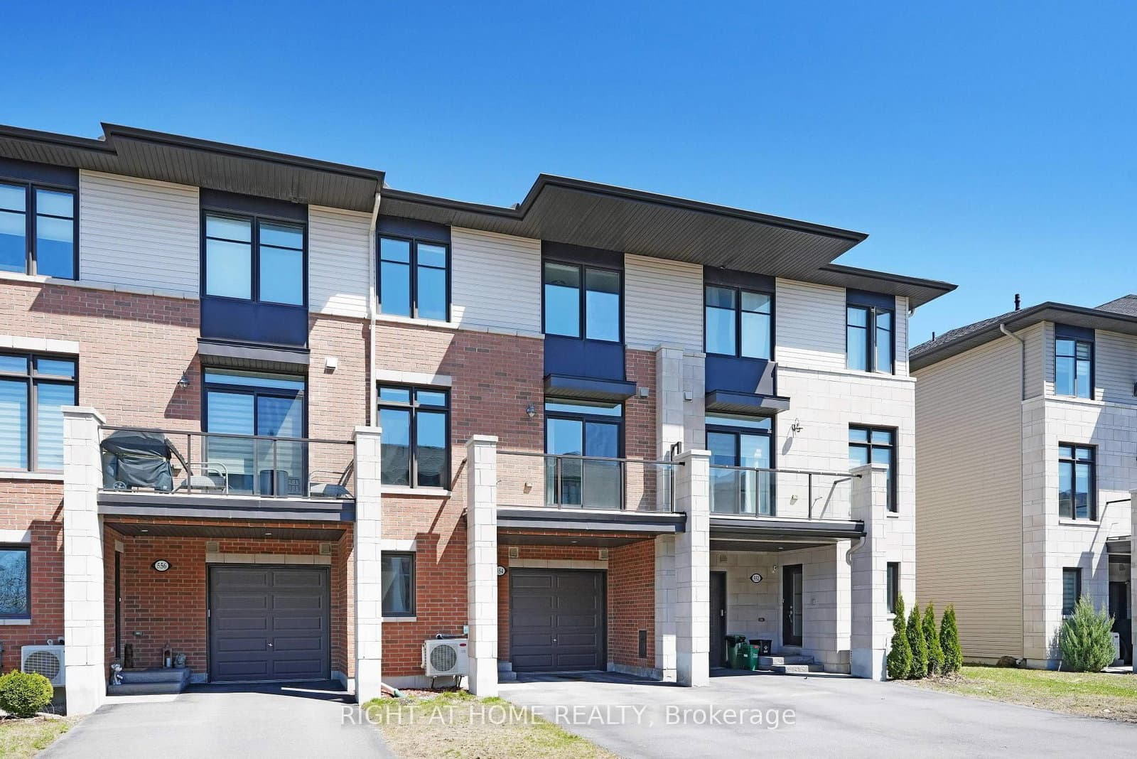 554 Labrador Crescent, Ottawa, ON