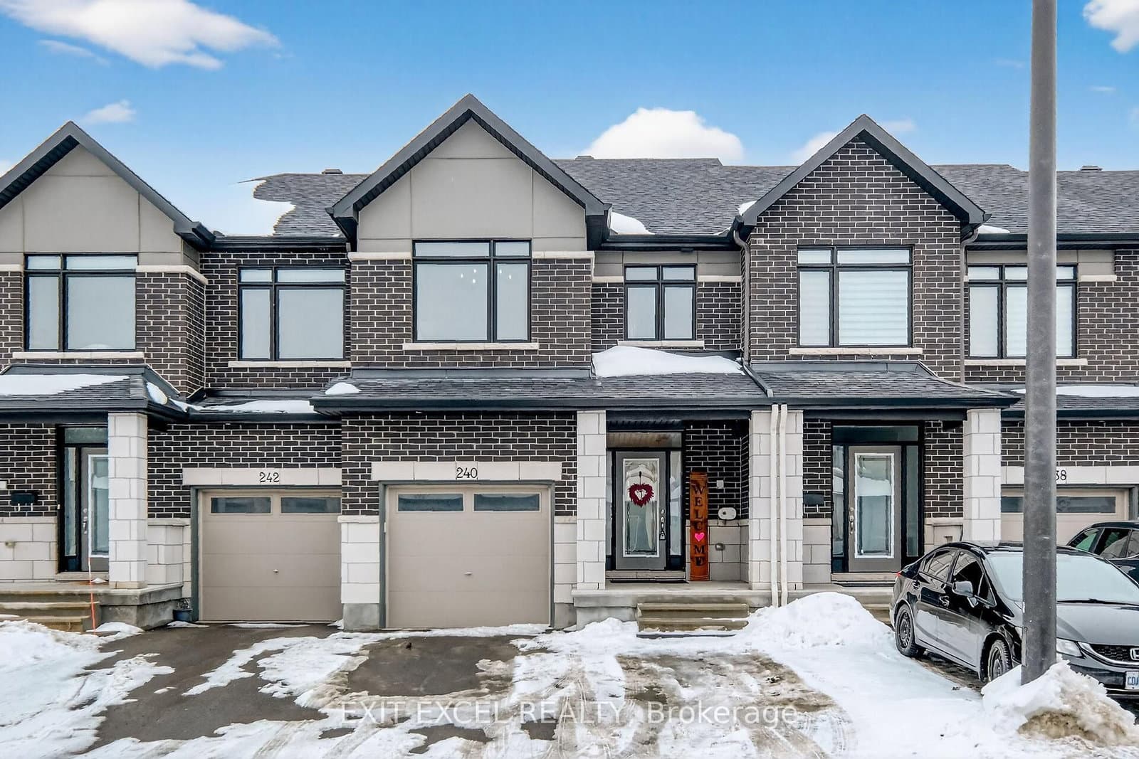 240 Zinnia Way, Ottawa, ON