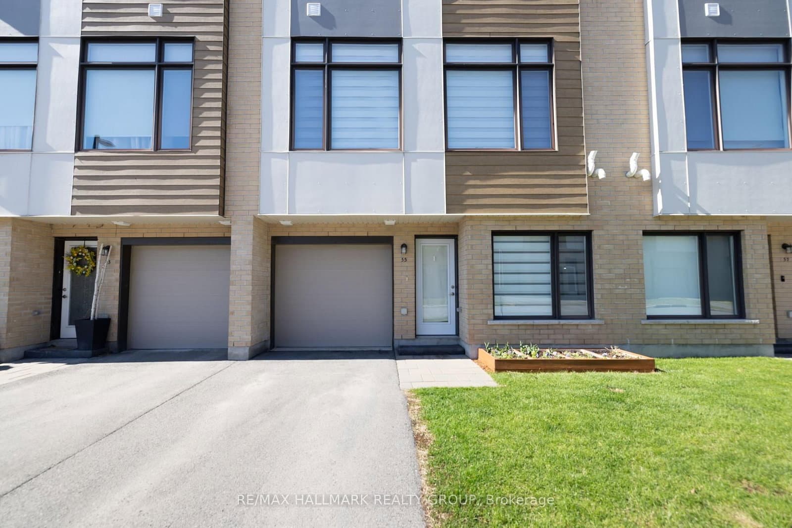 55 Cherry Blossom Private Private, Ottawa, ON — photo 2