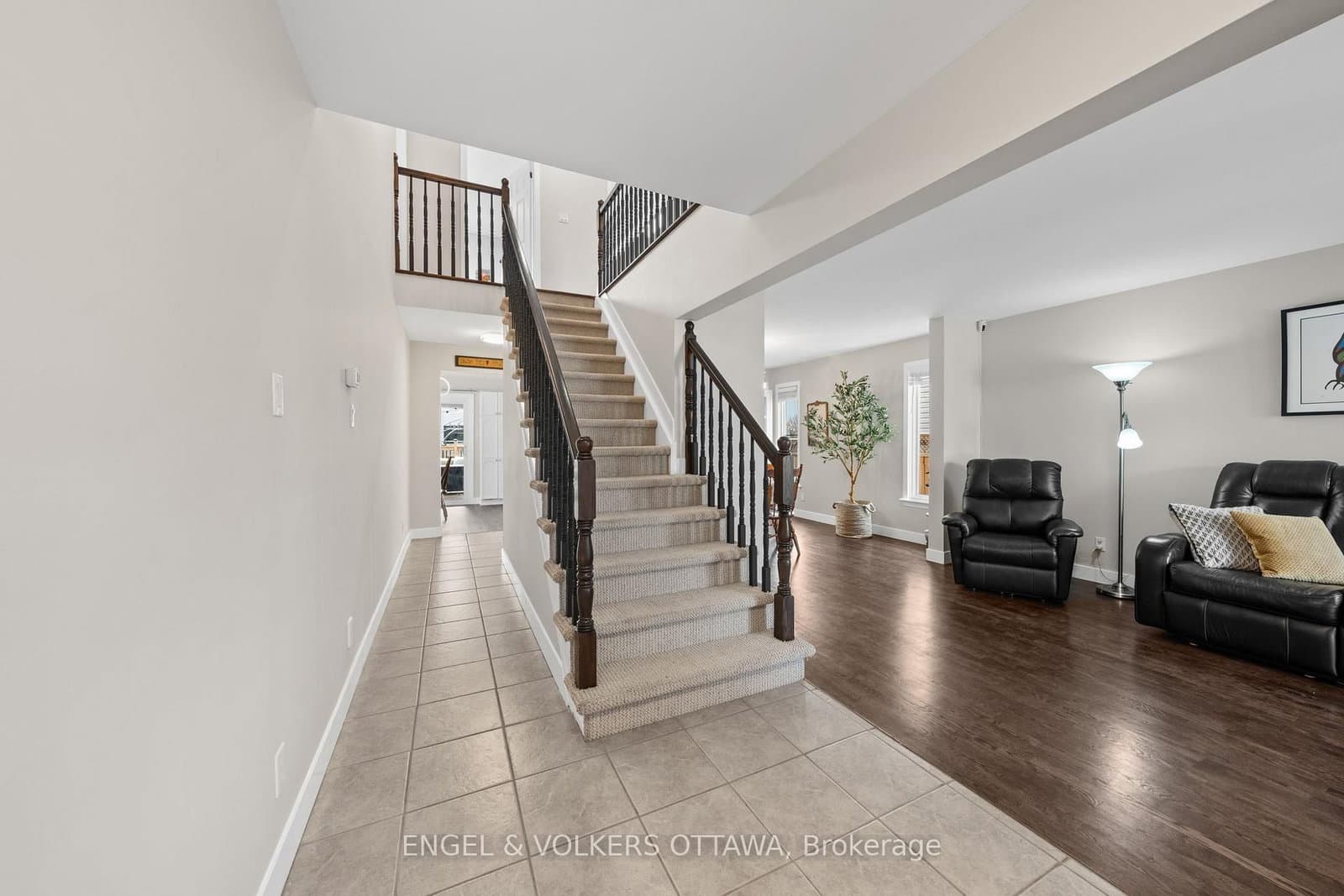 16 Mayford Avenue, Ottawa, ON — photo 3