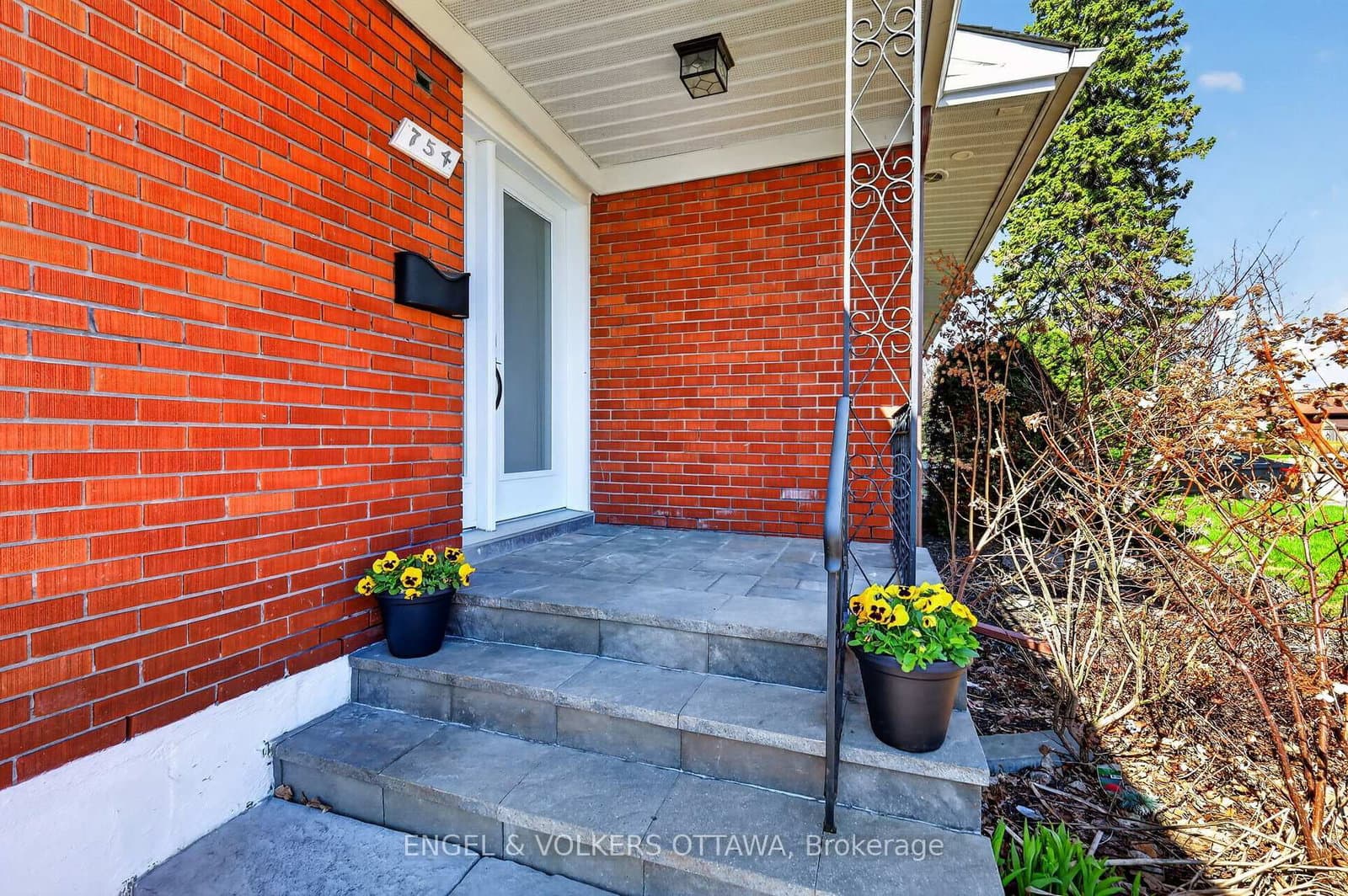 754 Cork Street, Ottawa, ON — photo 3