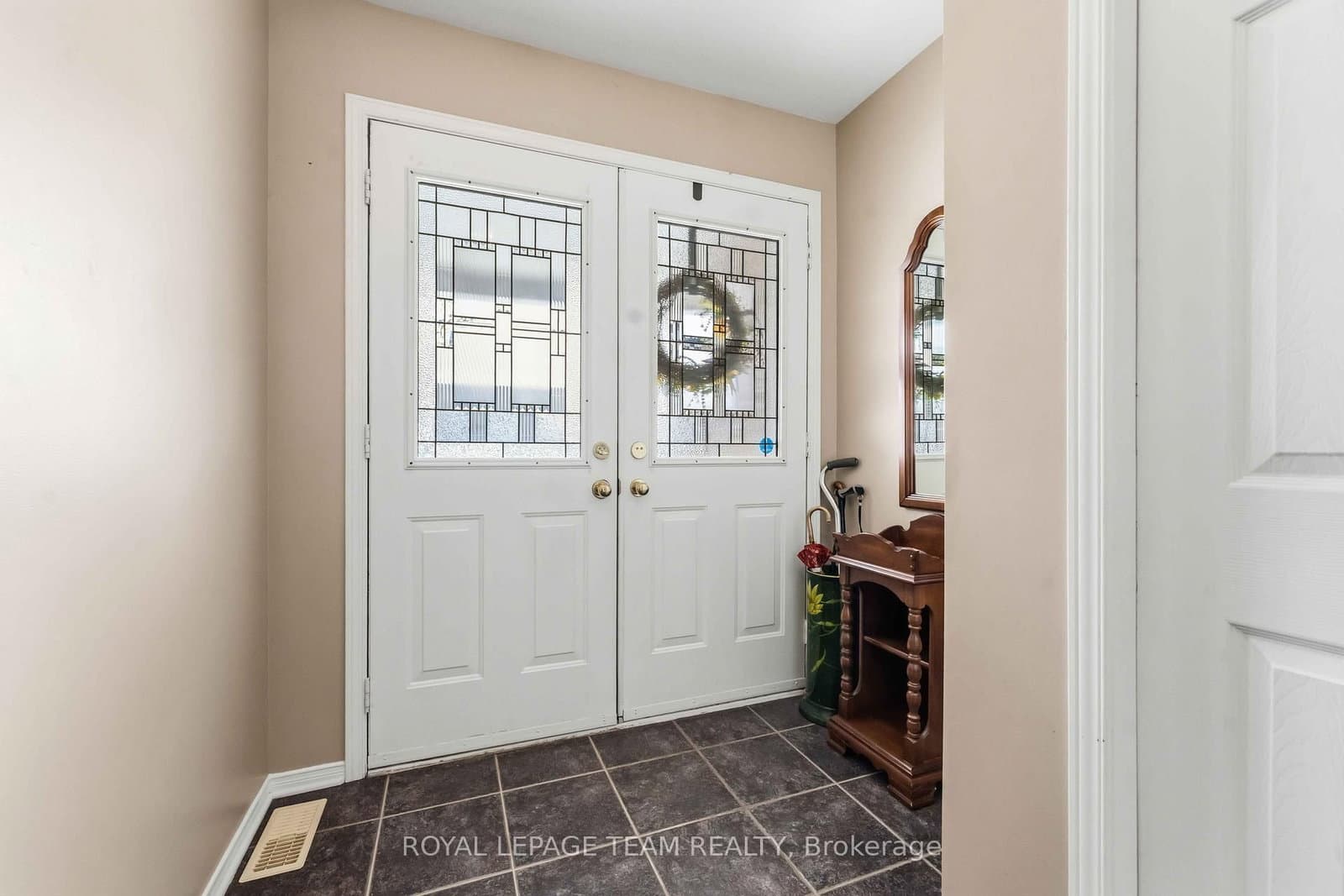 45 Burnstead Crescent, Ottawa, ON — photo 3