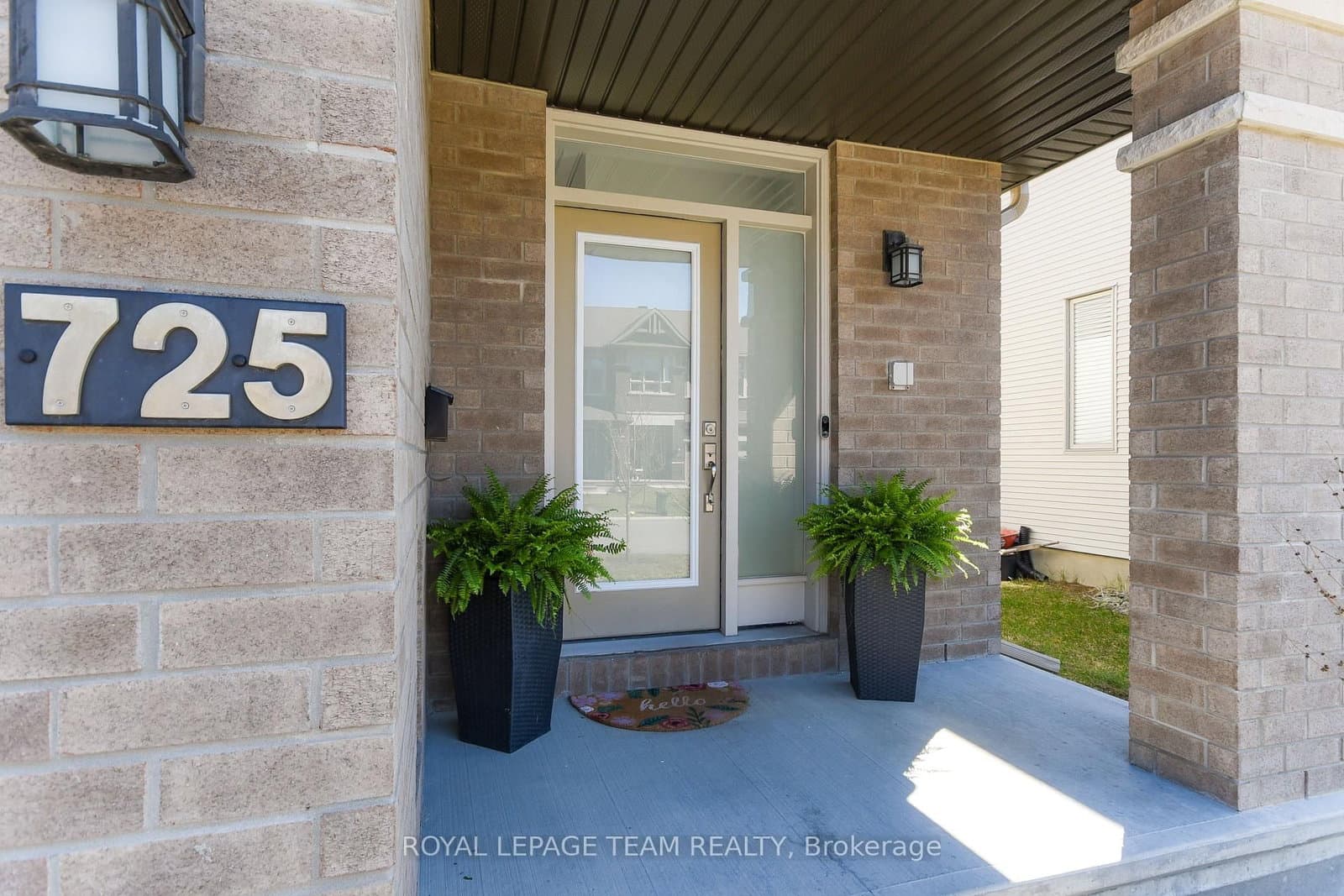 725 Capricorn Circle, Ottawa, ON — photo 2