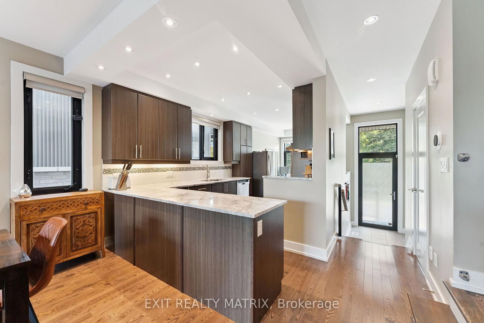 97 Queen Mary Street, Ottawa, ON — photo 2