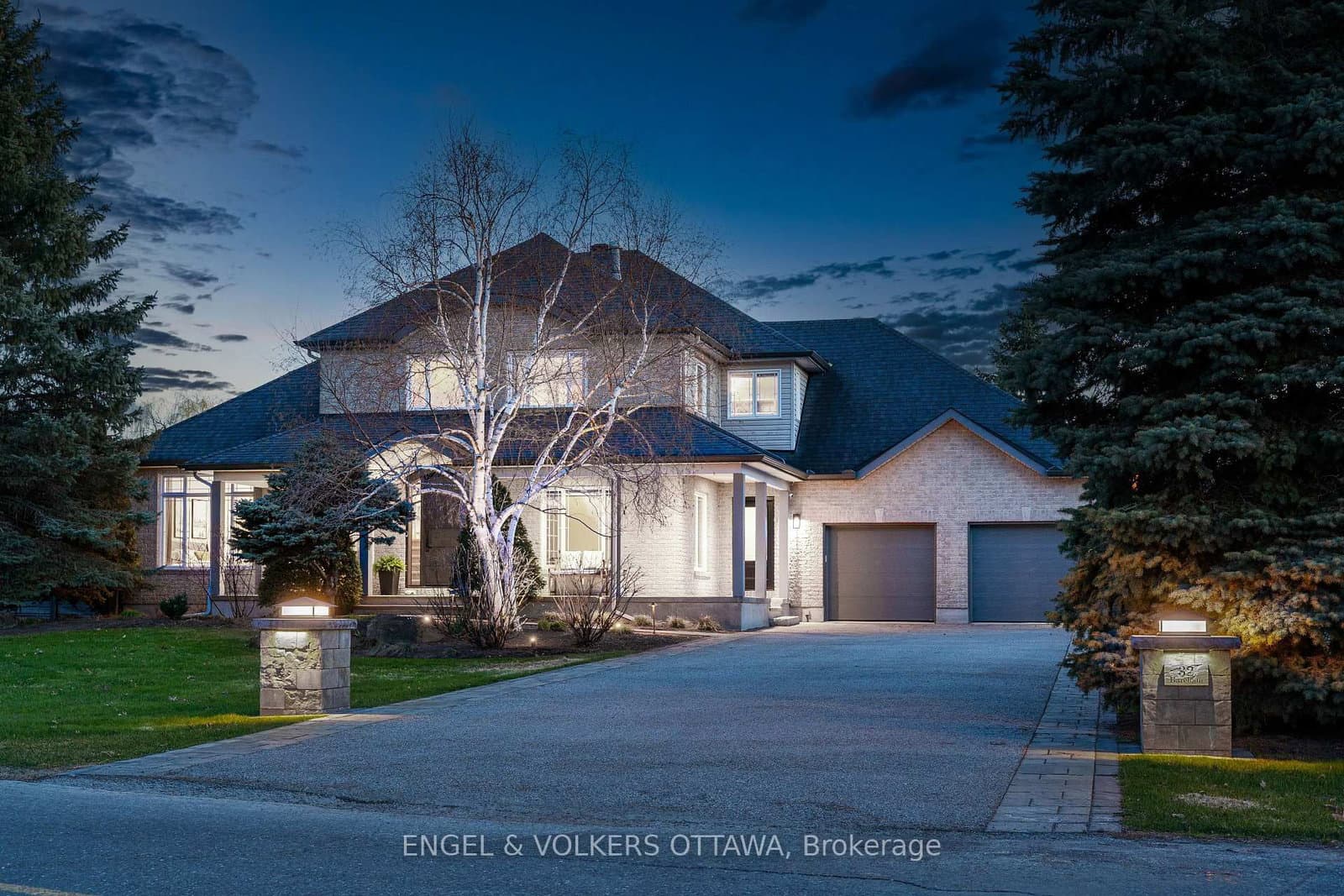 32 BARCHAM Crescent, Ottawa, ON