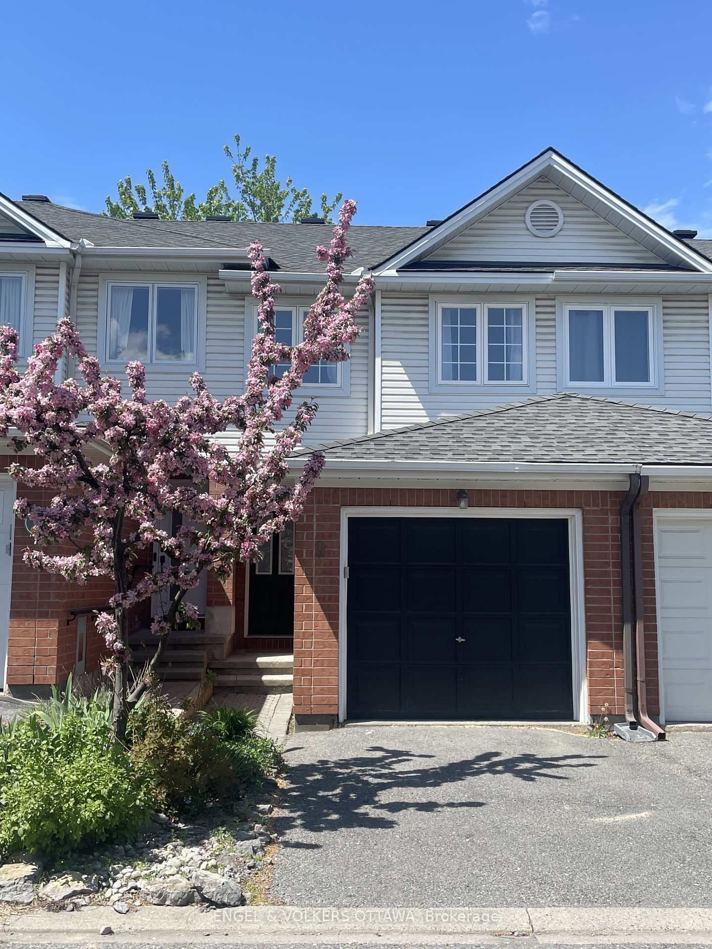 9 Festive Private, Ottawa, ON — photo 2