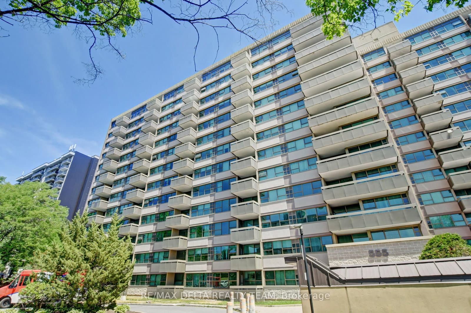 1001 - 555 Brittany Drive, Ottawa, ON