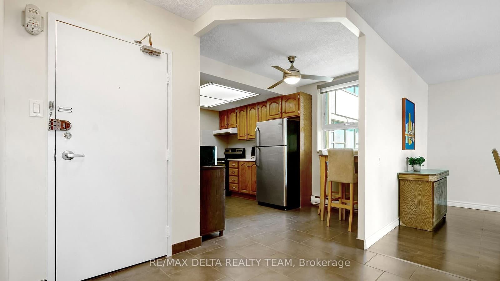 1001 - 555 Brittany Drive, Ottawa, ON — photo 3