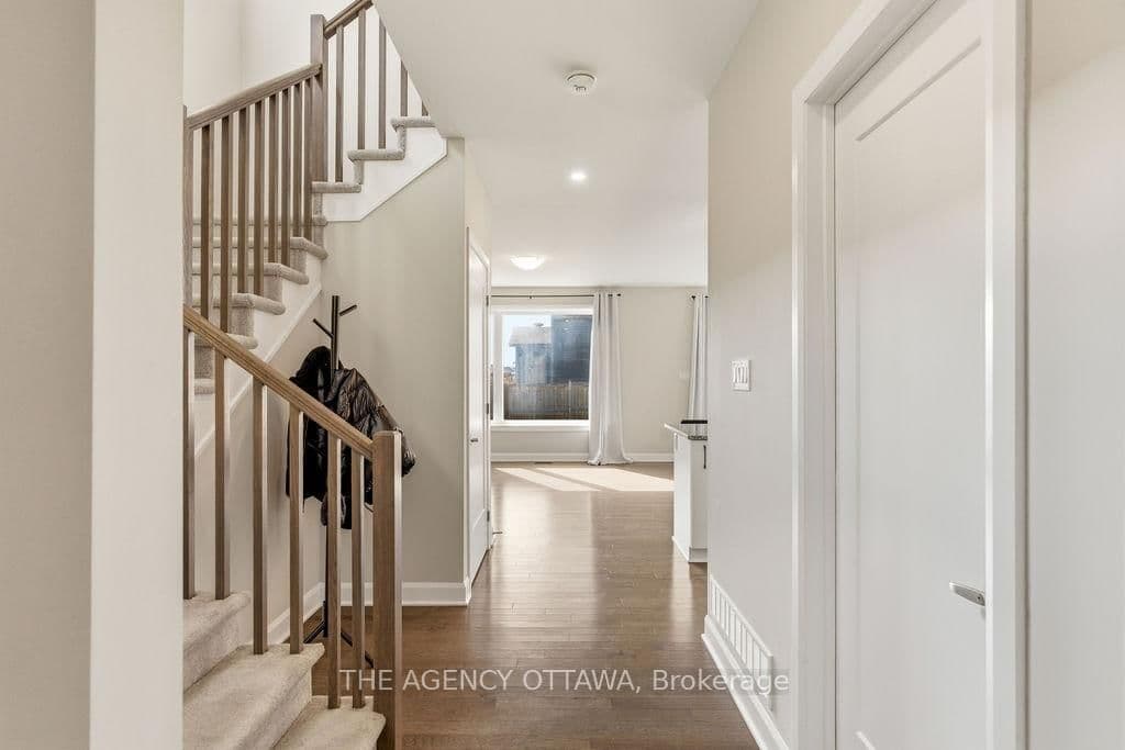 336 Barrett Farm Drive, Ottawa, ON — photo 2