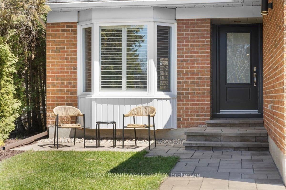 1443 Larkhaven Crescent, Orleans, ON — photo 2