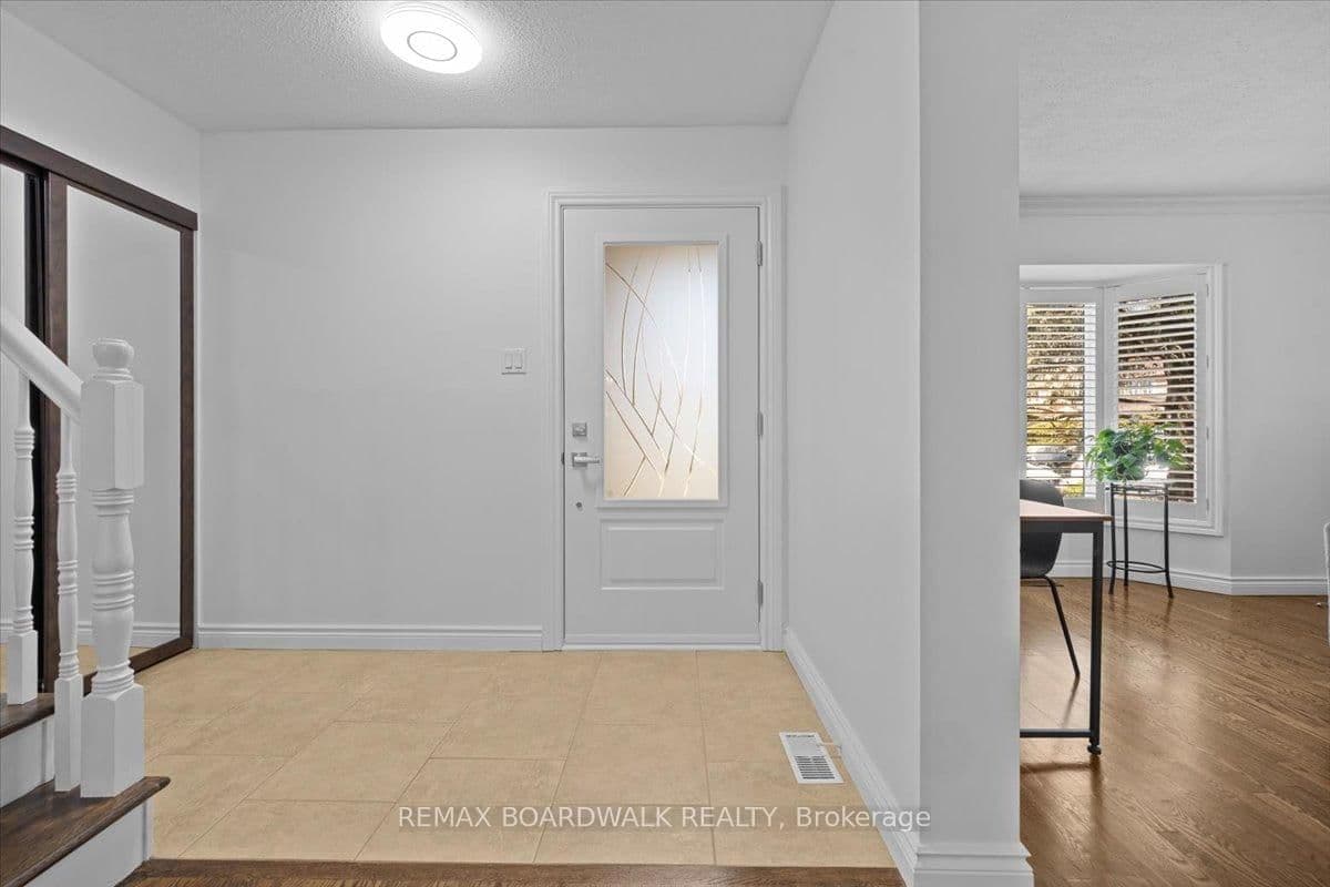 1443 Larkhaven Crescent, Orleans, ON — photo 3